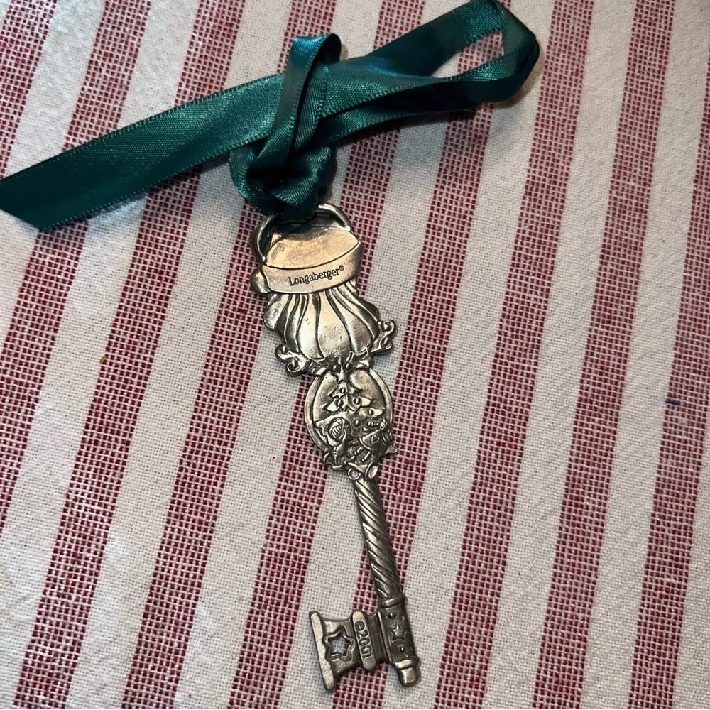 Longaberger 2001 Santa's Pewter Christmas Key Ornament